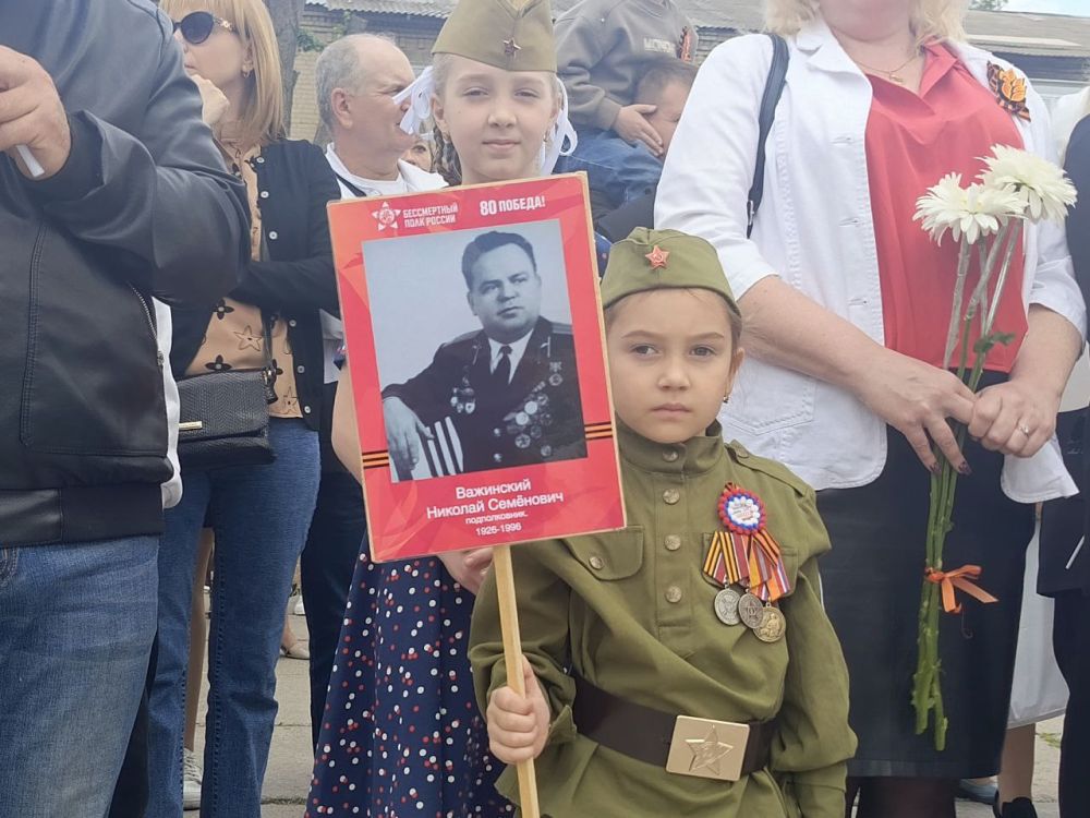 Сегодня торжественный митинг собрал ровенчан, чтобы отдать дань памяти всем тем, кто защищал нашу страну в годы Великой Отечественной войны на фронте и в тылу, тем, кто восстанавливал страну в послевоенные годы, и, конечно... Сегодня торжественный митинг собрал ровенчан, чтобы отдать дань памяти всем тем, кто защищал нашу страну в годы Великой Отечественной войны на фронте и в тылу, тем, кто восстанавливал страну в послевоенные годы, и, конечно...