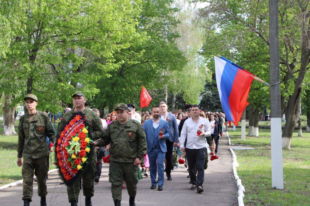 Митинг, посвященный 80-летию Победы, у памятника Скорбящей матери: единство и память Митинг, посвященный 80-летию Победы, у памятника Скорбящей матери: единство и память