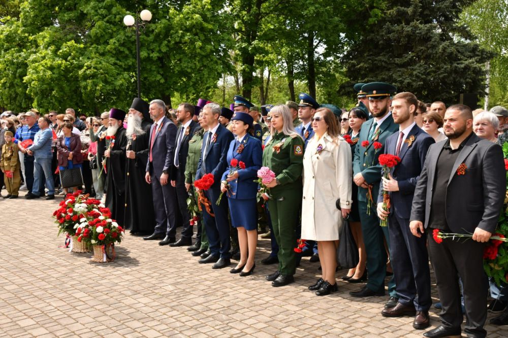 Андрей Сухачев: Празднование 80-летия Победы в Великой Отечественной войне продолжили в парке у «Мемориала Скорби» Андрей Сухачев: Празднование 80-летия Победы в Великой Отечественной войне продолжили в парке у «Мемориала Скорби»
