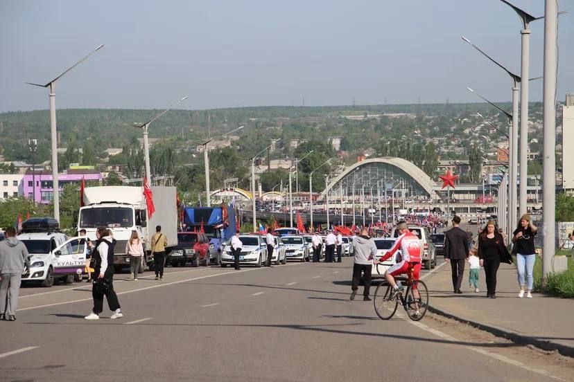 Более 500 автомобилей и мотоциклов: Рекордным автопробегом Луганск отметил День Победы Более 500 автомобилей и мотоциклов: Рекордным автопробегом Луганск отметил День Победы