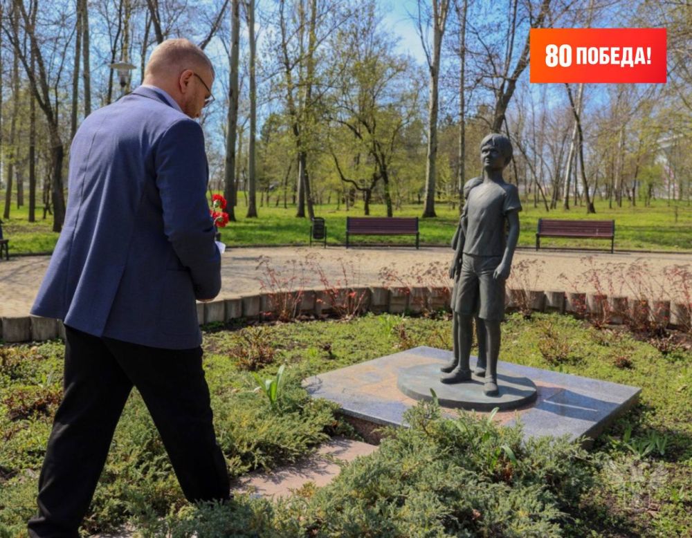 Руководитель ФТС России Валерий Пикалёв посетил мемориал «Аллея ангелов» Руководитель ФТС России Валерий Пикалёв посетил мемориал «Аллея ангелов»
