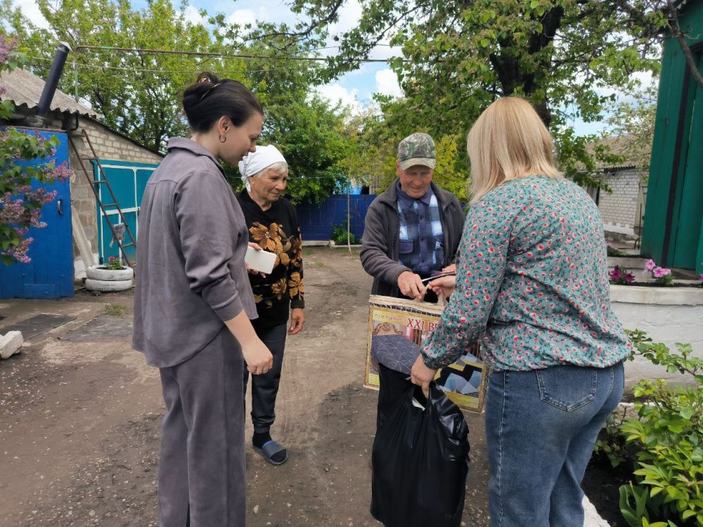 В Троицком муниципальном округе сложилась добрая традиция: в преддверии празднования Великой Победы ветераны Великой Отечественной войны и труженики тыла принимают искренние поздравления на дому В Троицком муниципальном округе сложилась добрая традиция: в преддверии празднования Великой Победы ветераны Великой Отечественной войны и труженики тыла принимают искренние поздравления на дому