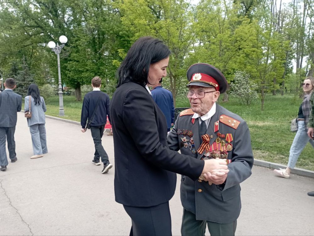 Яна Пащенко: Луганчане с размахом отмечают День Победы! Яна Пащенко: Луганчане с размахом отмечают День Победы!