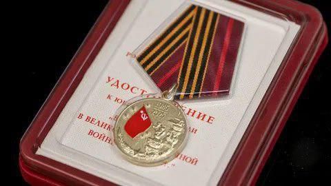 В Антраците, в день 80-летия Победы в Великой Отечественной войне, возле ДК им. Ленина прошел праздничный концерт В Антраците, в день 80-летия Победы в Великой Отечественной войне, возле ДК им. Ленина прошел праздничный концерт