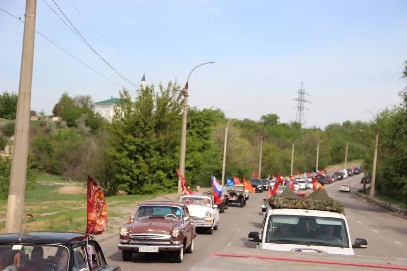 Более 500 автомобилей и мотоциклов: Рекордным автопробегом Луганск отметил День Победы Более 500 автомобилей и мотоциклов: Рекордным автопробегом Луганск отметил День Победы