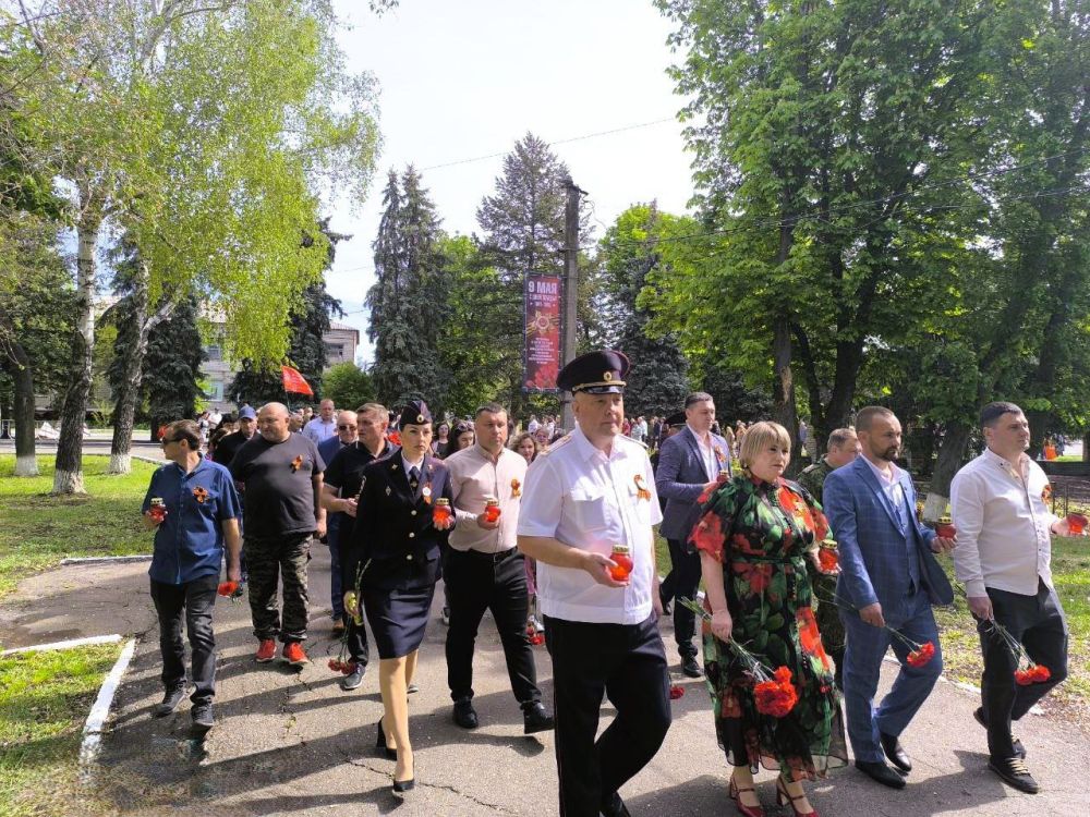 Митинг, посвященный 80-летию Победы, у памятника Скорбящей матери: единство и память Митинг, посвященный 80-летию Победы, у памятника Скорбящей матери: единство и память