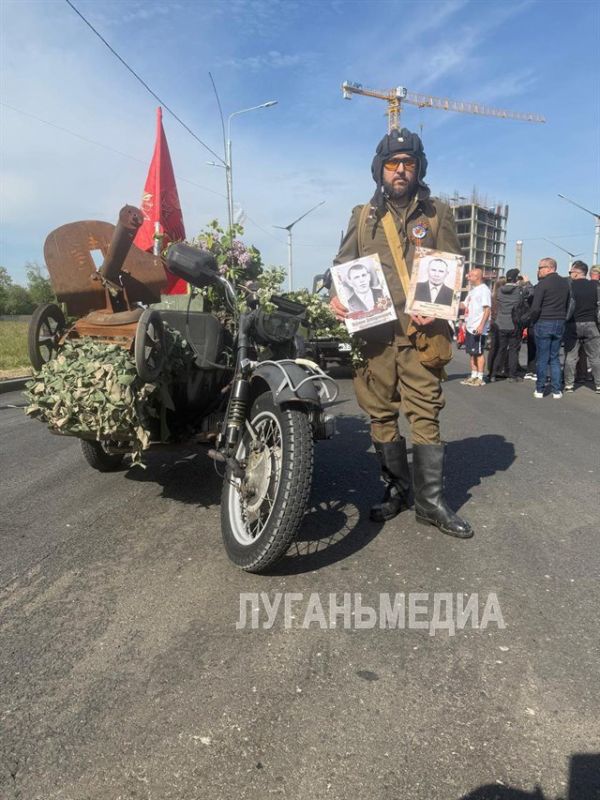 Автопробег в Луганске по случаю Дня Великой Победы Автопробег в Луганске по случаю Дня Великой Победы
