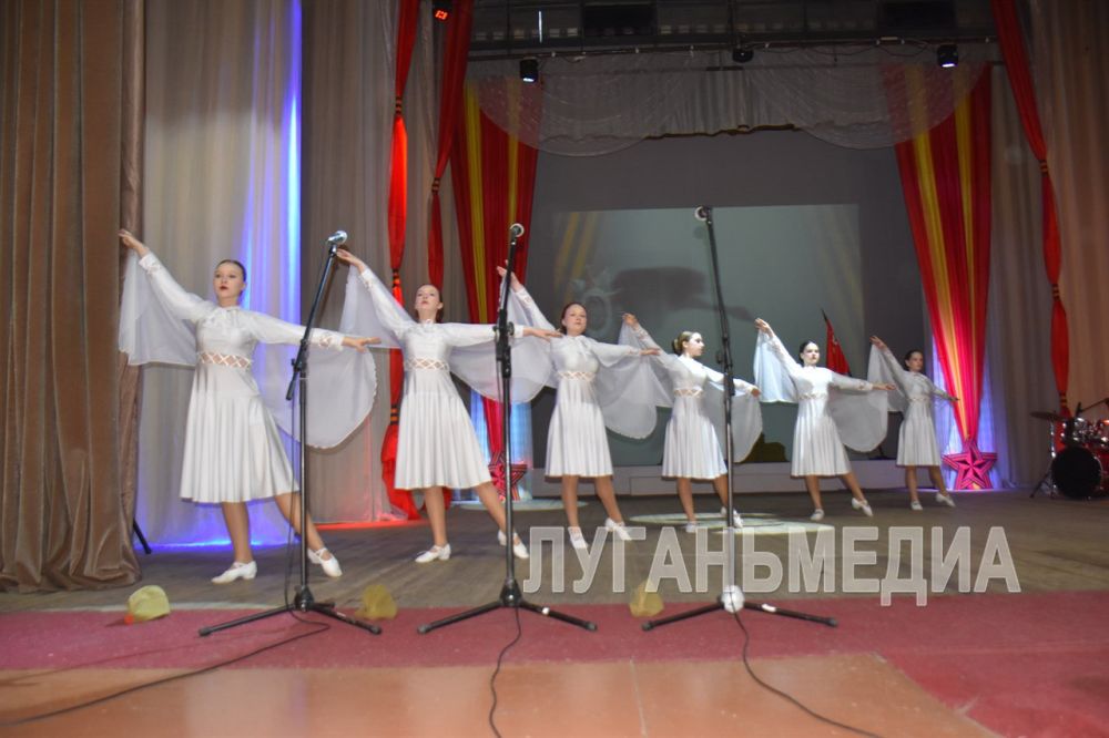 В Свердловске состоялся концерт, посвященный юбилею Великой Победы В Свердловске состоялся концерт, посвященный юбилею Великой Победы