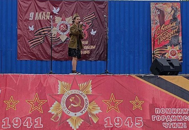 В Антраците, в день 80-летия Победы в Великой Отечественной войне, возле ДК им. Ленина прошел праздничный концерт В Антраците, в день 80-летия Победы в Великой Отечественной войне, возле ДК им. Ленина прошел праздничный концерт