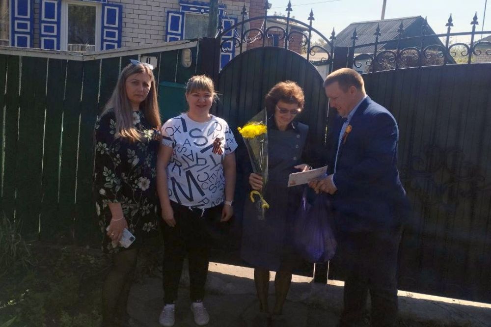 В пгт Калиниский поздравили участников Великой Отечественной Войны В пгт Калиниский поздравили участников Великой Отечественной Войны