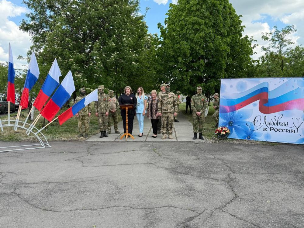 В пгт Большекаменка у памятника Великой Отечественной войны состоялся торжественный митинг, приуроченный к 80–й годовщине Победы в Великой Отечественной войне В пгт Большекаменка у памятника Великой Отечественной войны состоялся торжественный митинг, приуроченный к 80–й годовщине Победы в Великой Отечественной войне