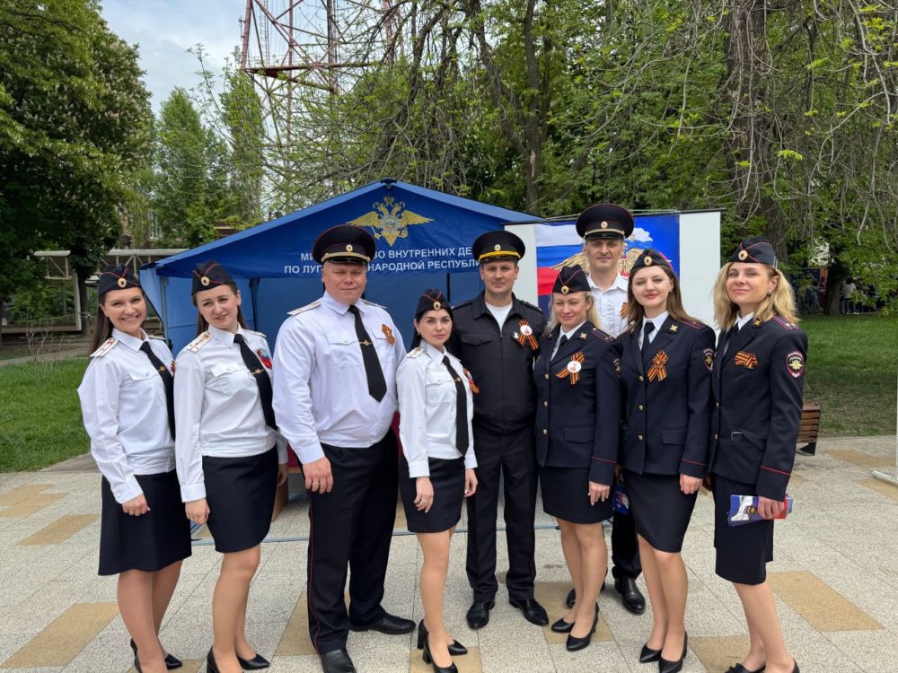 В сквере имени Героев «Молодой гвардии» в День Победы прошла выставка подразделений регионального МВД В сквере имени Героев «Молодой гвардии» в День Победы прошла выставка подразделений регионального МВД