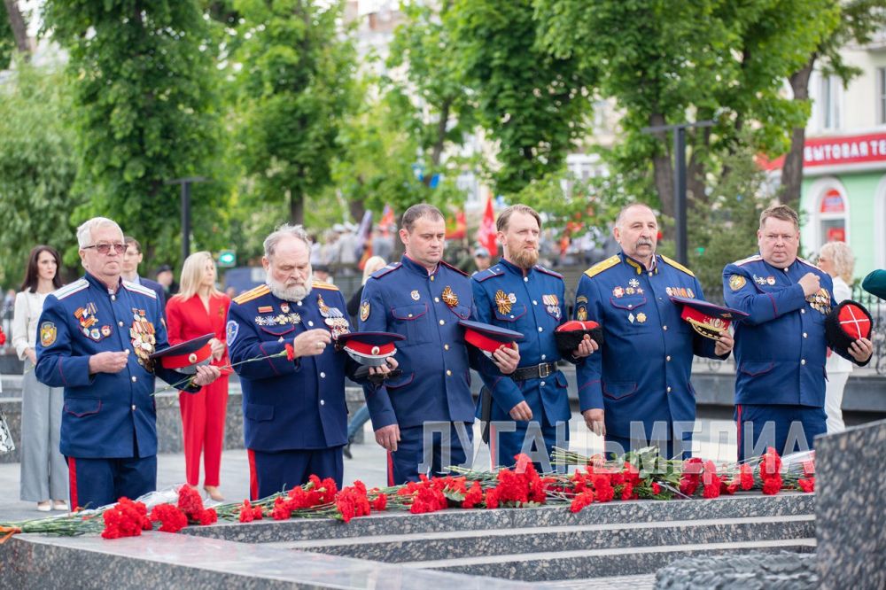 В центре Луганска прошли традиционные мероприятия, посвященные Дню Победы В центре Луганска прошли традиционные мероприятия, посвященные Дню Победы