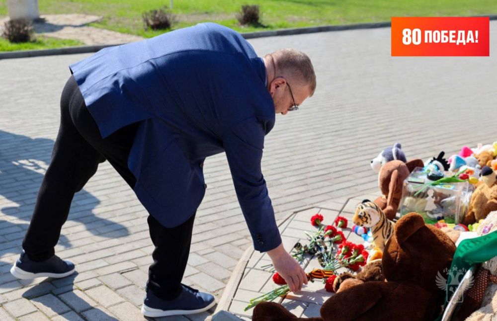 Руководитель ФТС России Валерий Пикалёв посетил мемориал «Аллея ангелов» Руководитель ФТС России Валерий Пикалёв посетил мемориал «Аллея ангелов»