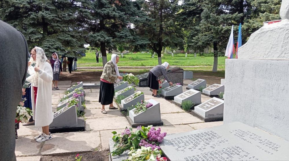 Андрей Рубанцов: 9. Атмосфера празднования 80-летия Великой Победы в городском округе город Ровеньки Сегодня во всех поселках городского типа и селе Благовка прошли торжественные мероприятия, посвященные празднованию... Андрей Рубанцов: 9. Атмосфера празднования 80-летия Великой Победы в городском округе город Ровеньки Сегодня во всех поселках городского типа и селе Благовка прошли торжественные мероприятия, посвященные празднованию...