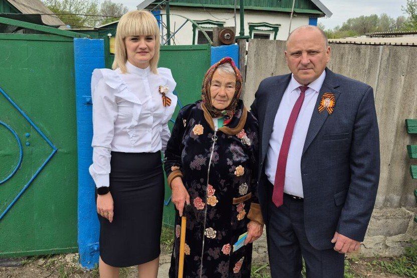 В селе Медвежанка адресно поздравили с Днём Победы участников и детей войны В селе Медвежанка адресно поздравили с Днём Победы участников и детей войны