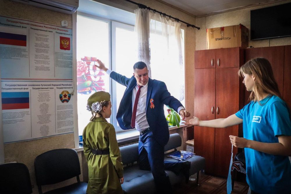 Активисты движения совместно с администрацией Станично-Луганского мо участвуют в акции "Окна победы" Активисты движения совместно с администрацией Станично-Луганского мо участвуют в акции "Окна победы"