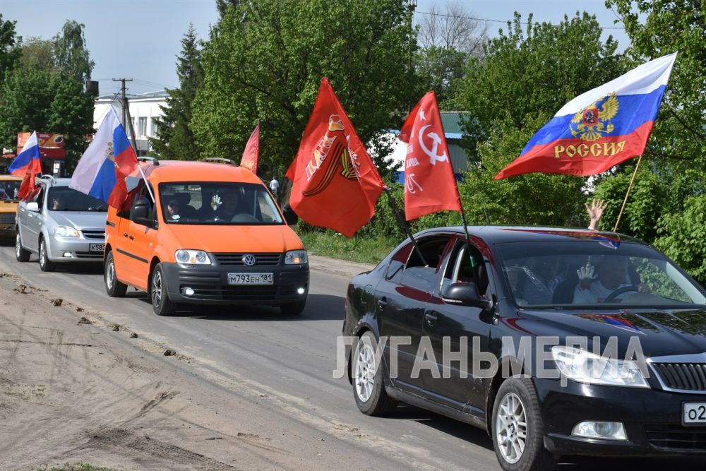 Сегодня Новопсков, вместе со всей Россией, отмечает День Великой Победы! Сегодня Новопсков, вместе со всей Россией, отмечает День Великой Победы!