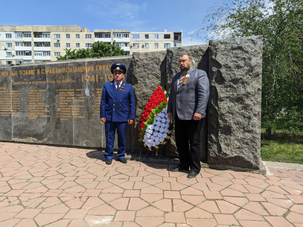 Поклонимся великим тем годам Поклонимся великим тем годам