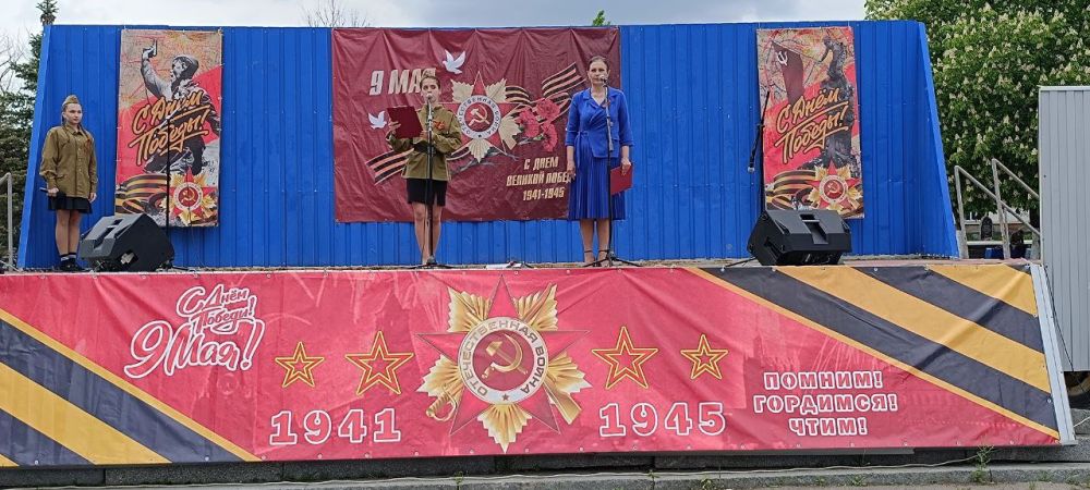 В Антраците, в день 80-летия Победы в Великой Отечественной войне, возле ДК им. Ленина прошел праздничный концерт В Антраците, в день 80-летия Победы в Великой Отечественной войне, возле ДК им. Ленина прошел праздничный концерт