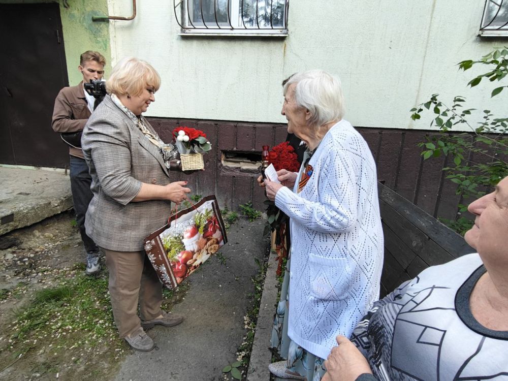 8 мая Ливадиной Серафиме Николаевне, ветерану Великой Отечественной войны исполнился 101 год 8 мая Ливадиной Серафиме Николаевне, ветерану Великой Отечественной войны исполнился 101 год