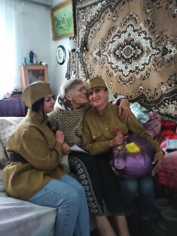 В сёлах Епифановка и Боровеньки была проведена всероссийская акция "Георгиевская ленточка" В сёлах Епифановка и Боровеньки была проведена всероссийская акция "Георгиевская ленточка"