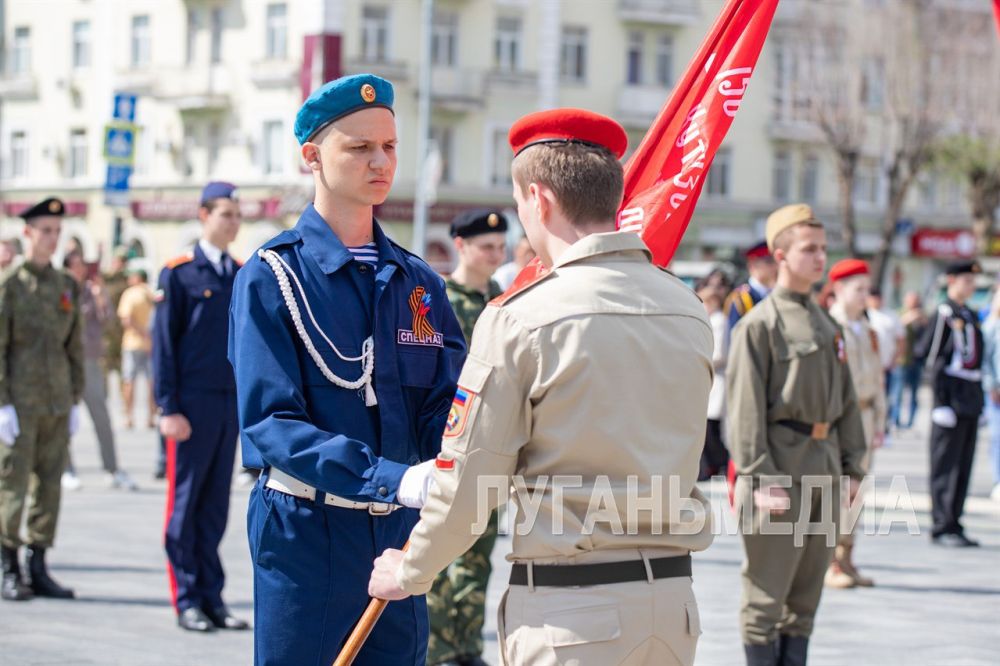 В центре Луганска прошли традиционные мероприятия, посвященные Дню Победы В центре Луганска прошли традиционные мероприятия, посвященные Дню Победы