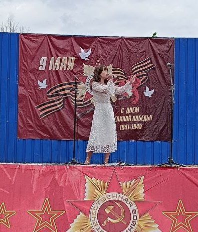 В Антраците, в день 80-летия Победы в Великой Отечественной войне, возле ДК им. Ленина прошел праздничный концерт В Антраците, в день 80-летия Победы в Великой Отечественной войне, возле ДК им. Ленина прошел праздничный концерт