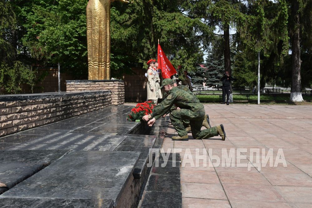 Сегодня Новопсков, вместе со всей Россией, отмечает День Великой Победы! Сегодня Новопсков, вместе со всей Россией, отмечает День Великой Победы!
