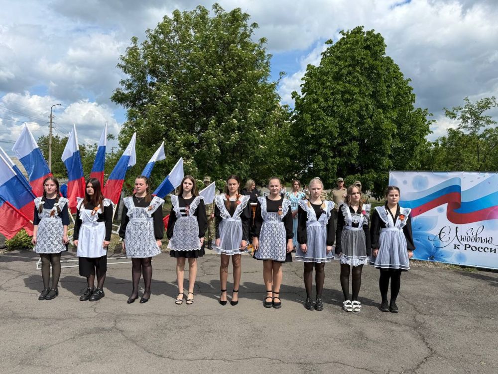 В пгт Большекаменка у памятника Великой Отечественной войны состоялся торжественный митинг, приуроченный к 80–й годовщине Победы в Великой Отечественной войне В пгт Большекаменка у памятника Великой Отечественной войны состоялся торжественный митинг, приуроченный к 80–й годовщине Победы в Великой Отечественной войне