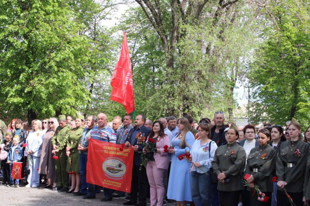 Митинг, посвященный 80-летию Победы, у памятника Скорбящей матери: единство и память Митинг, посвященный 80-летию Победы, у памятника Скорбящей матери: единство и память