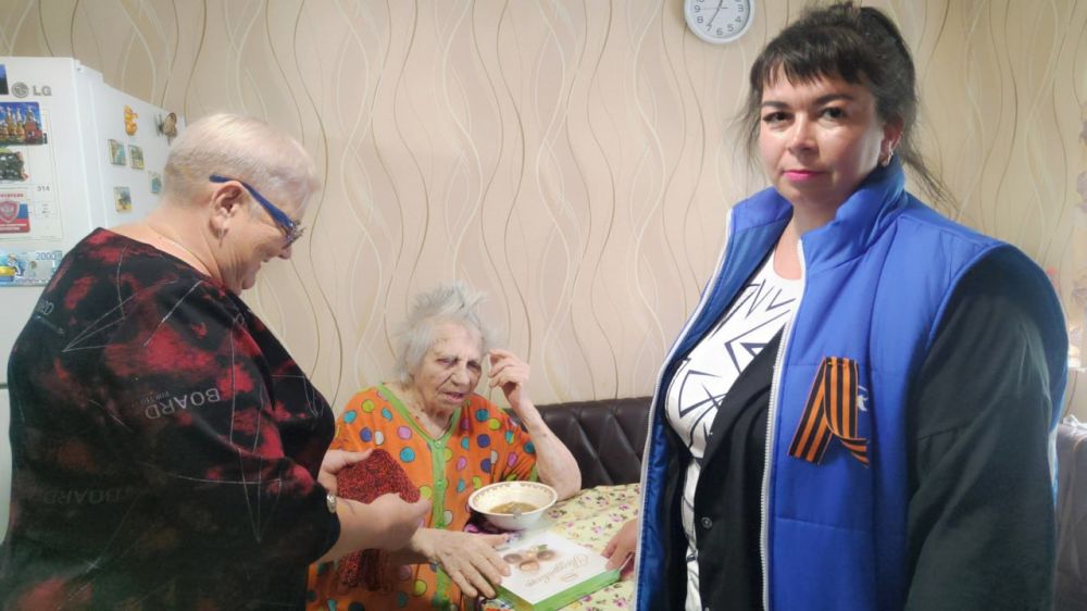 В селе Верхнешевыревка активисты Партии «ЕДИНАЯ РОССИЯ» совместно с работниками культуры поздравили ветеранов и труженников тыла на дому В селе Верхнешевыревка активисты Партии «ЕДИНАЯ РОССИЯ» совместно с работниками культуры поздравили ветеранов и труженников тыла на дому