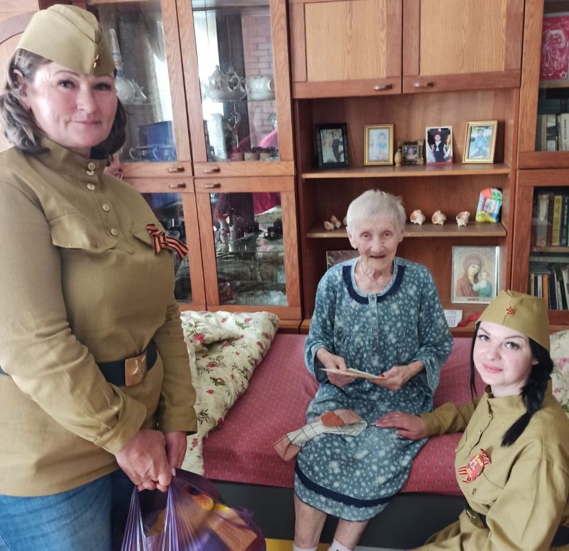 В сёлах Епифановка и Боровеньки была проведена всероссийская акция "Георгиевская ленточка" В сёлах Епифановка и Боровеньки была проведена всероссийская акция "Георгиевская ленточка"