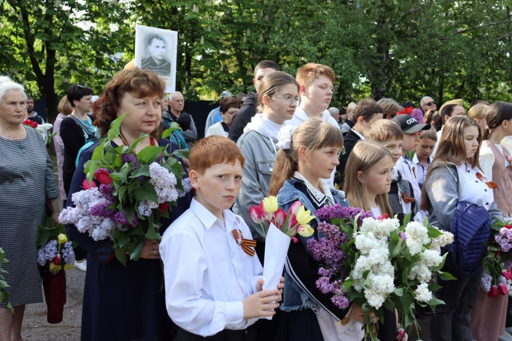 Городской округ Стаханов начал День Победы с митинга-реквиема «Пусть память говорит» в Алмазной Городской округ Стаханов начал День Победы с митинга-реквиема «Пусть память говорит» в Алмазной