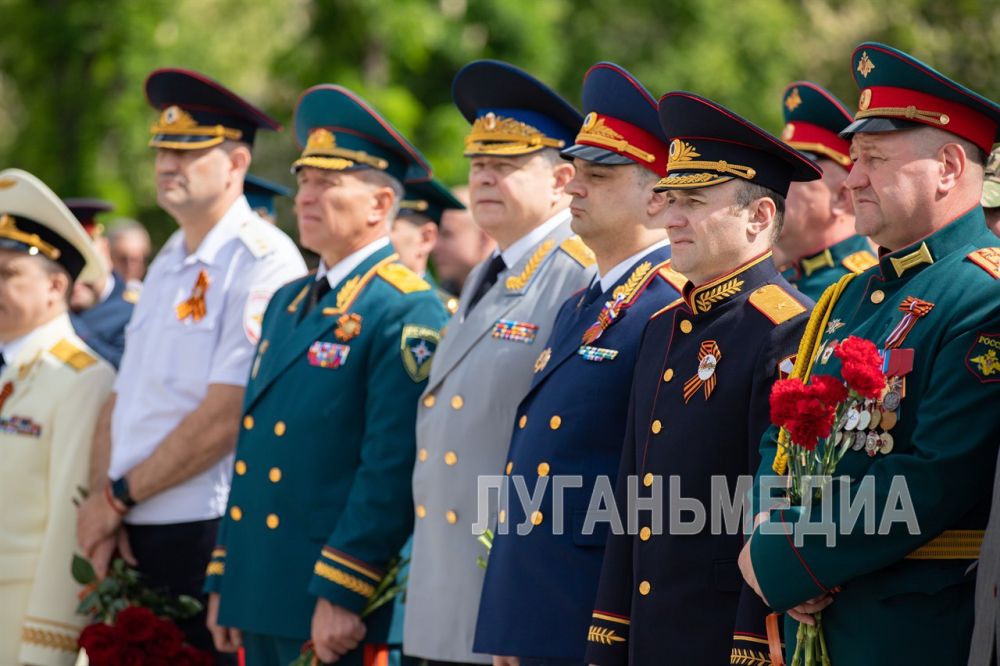 В центре Луганска прошли традиционные мероприятия, посвященные Дню Победы В центре Луганска прошли традиционные мероприятия, посвященные Дню Победы