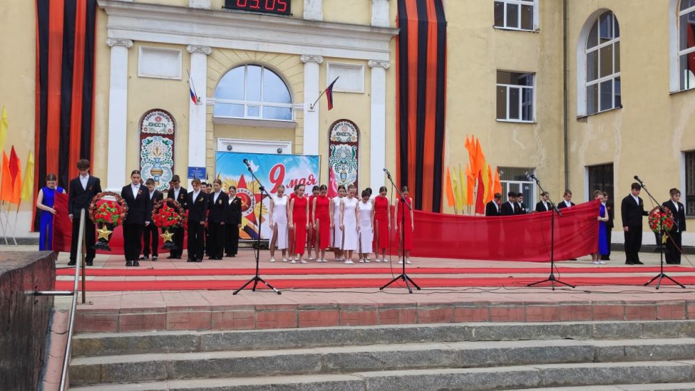 В Молодогвардейске прошел митинг «Духовное наследие Великой Победы!» В Молодогвардейске прошел митинг «Духовное наследие Великой Победы!»
