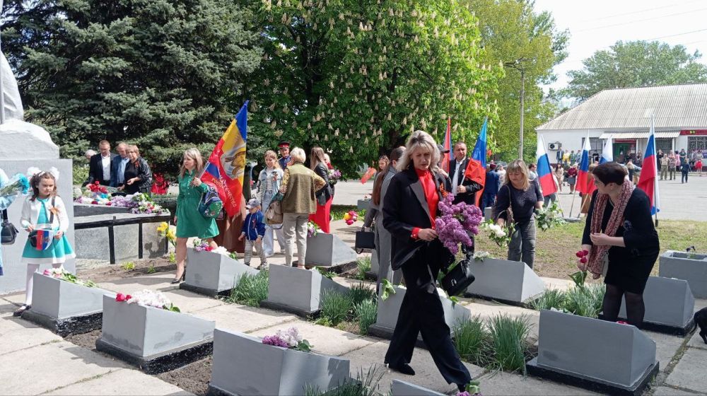 День Победы в Великой Отечественной войне – великий и священный праздник в истории советского и российского народа День Победы в Великой Отечественной войне – великий и священный праздник в истории советского и российского народа