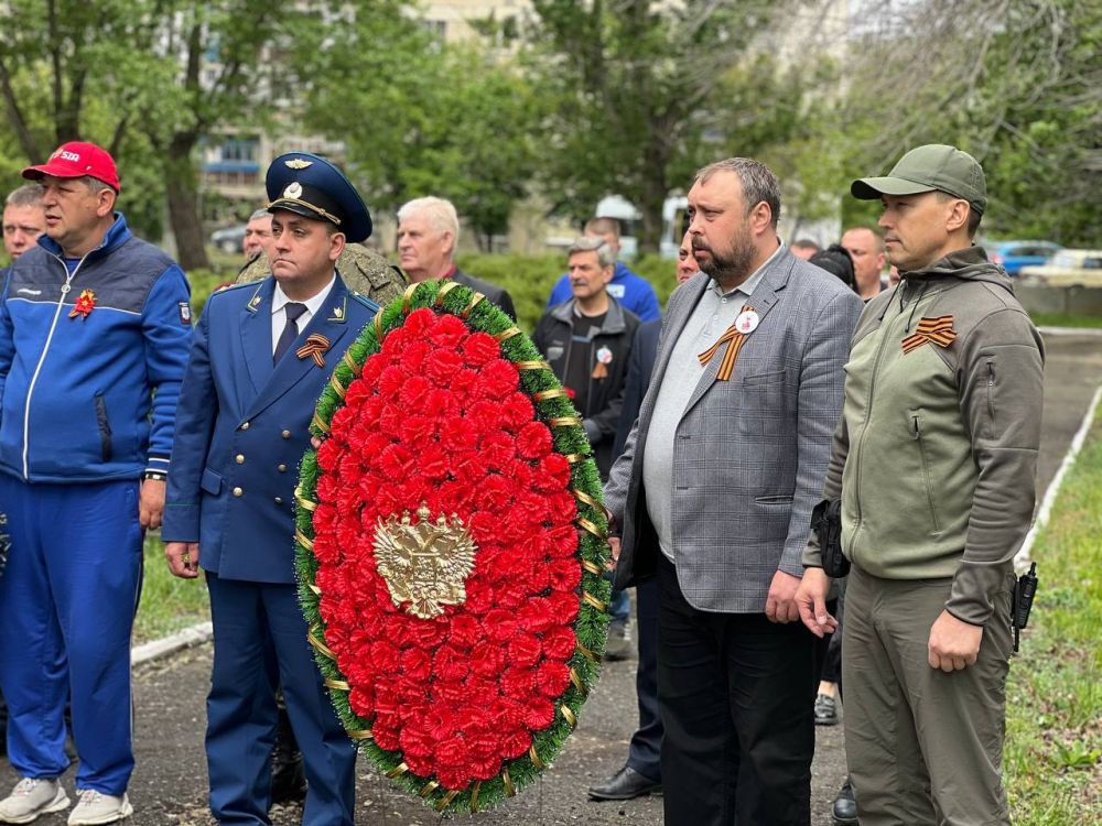 В честь 80-й годовщины Победы в Великой Отечественной войне были организованы торжественные мероприятия по возложению венков к памятникам и мемориалам воинов, павших в борьбе с фашизмом В честь 80-й годовщины Победы в Великой Отечественной войне были организованы торжественные мероприятия по возложению венков к памятникам и мемориалам воинов, павших в борьбе с фашизмом