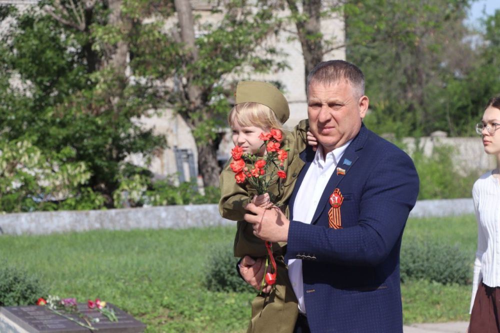 Яна Сылкина: Депутаты Совета городского округа город Северодонецк, сотрудники аппарата Совета вместе с северодончанами приняли участие в мероприятиях, посвященных 80-летию Великой Победы Яна Сылкина: Депутаты Совета городского округа город Северодонецк, сотрудники аппарата Совета вместе с северодончанами приняли участие в мероприятиях, посвященных 80-летию Великой Победы