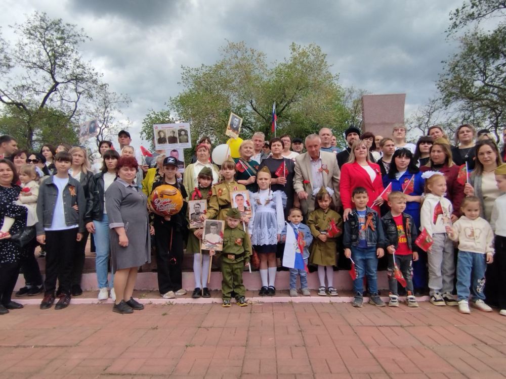 В поселке Краснодон активисты, сторонники и депутаты Партии «ЕДИНАЯ РОССИЯ» организовали пешую акцию «80 тысяч шагов к Великой Победе» В поселке Краснодон активисты, сторонники и депутаты Партии «ЕДИНАЯ РОССИЯ» организовали пешую акцию «80 тысяч шагов к Великой Победе»