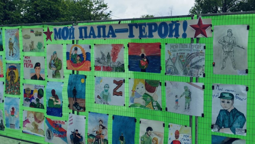 Андрей Рубанцов: Сегодня посетил передвижную выставку «Нам 41-й не забыть, нам 45-й славить!», посвящённую подвигу советского народа в Великой Отечественной войне, в Парке культуры и отдыха им. Героев города Ровеньки Андрей Рубанцов: Сегодня посетил передвижную выставку «Нам 41-й не забыть, нам 45-й славить!», посвящённую подвигу советского народа в Великой Отечественной войне, в Парке культуры и отдыха им. Героев города Ровеньки