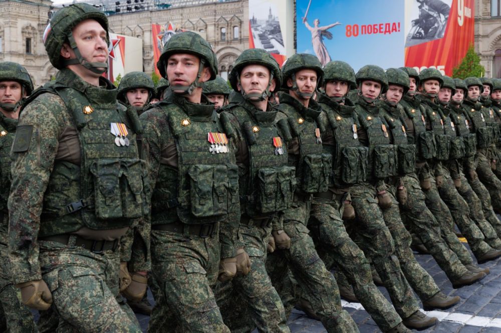 На Кремлевской площади - парадные расчёты участников специальной военной операции На Кремлевской площади - парадные расчёты участников специальной военной операции