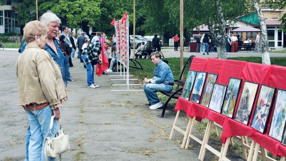 Андрей Рубанцов: Сегодня посетил передвижную выставку «Нам 41-й не забыть, нам 45-й славить!», посвящённую подвигу советского народа в Великой Отечественной войне, в Парке культуры и отдыха им. Героев города Ровеньки Андрей Рубанцов: Сегодня посетил передвижную выставку «Нам 41-й не забыть, нам 45-й славить!», посвящённую подвигу советского народа в Великой Отечественной войне, в Парке культуры и отдыха им. Героев города Ровеньки