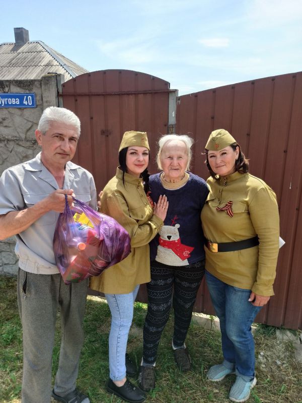 В сёлах Епифановка и Боровеньки была проведена всероссийская акция "Георгиевская ленточка" В сёлах Епифановка и Боровеньки была проведена всероссийская акция "Георгиевская ленточка"