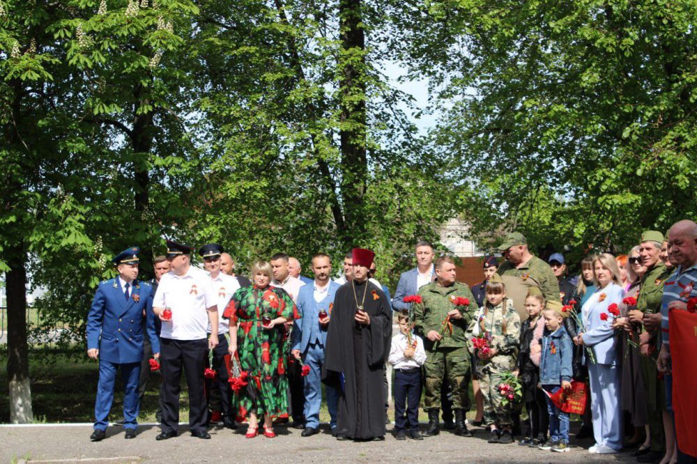 Митинг, посвященный 80-летию Победы, у памятника Скорбящей матери: единство и память Митинг, посвященный 80-летию Победы, у памятника Скорбящей матери: единство и память