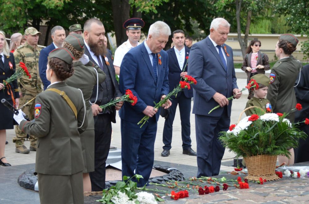Краснодон отмечает 80-летие Победы Краснодон отмечает 80-летие Победы