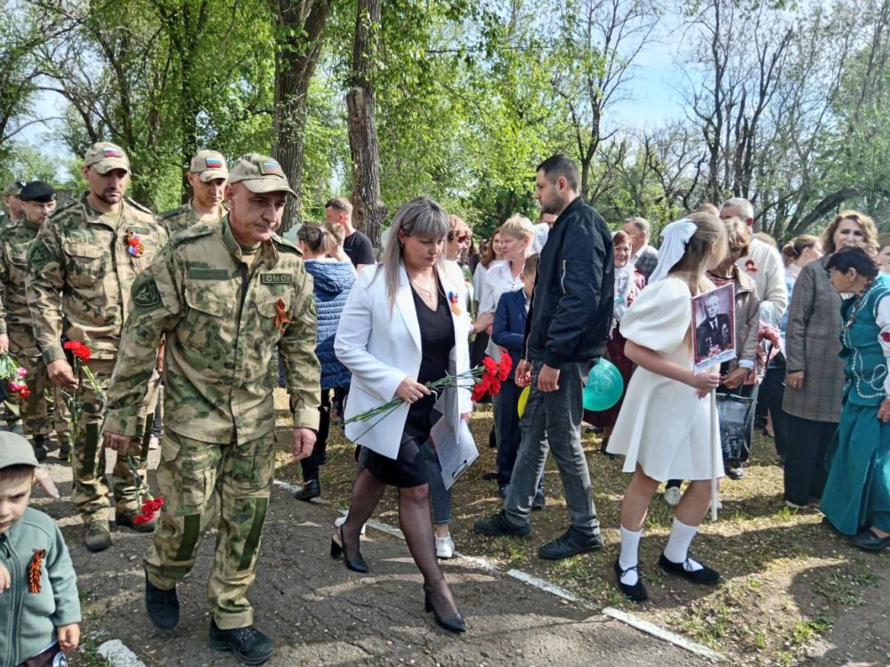 В поселке Новосветловка присоединились к акции «Единой России» «80 тысяч шагов к Победе» В поселке Новосветловка присоединились к акции «Единой России» «80 тысяч шагов к Победе»