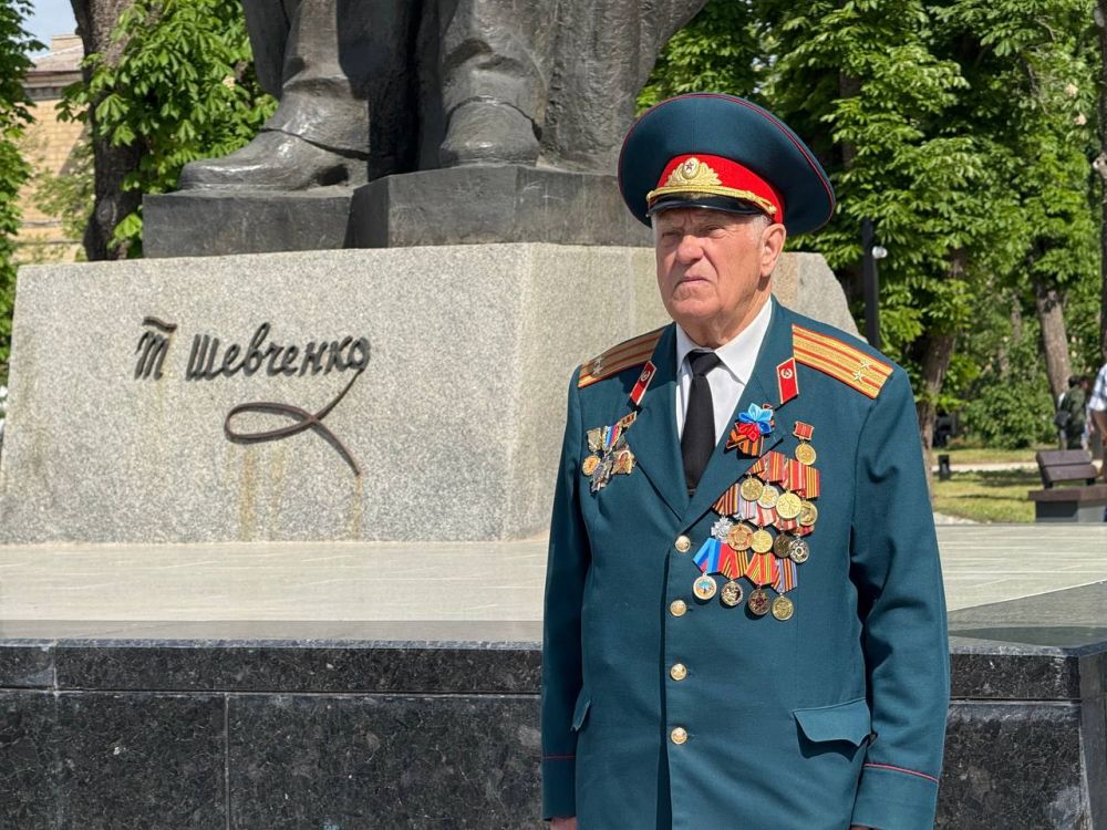 Дарья Лантратова: С Главой Республики Леонидом Пасечником, коллегой сенатором Ольгой Бас, председателем Правительства ЛНР Егором Ковальчуком возложили цветы к Пилону Славы и Могиле Неизвестного Солдата Дарья Лантратова: С Главой Республики Леонидом Пасечником, коллегой сенатором Ольгой Бас, председателем Правительства ЛНР Егором Ковальчуком возложили цветы к Пилону Славы и Могиле Неизвестного Солдата