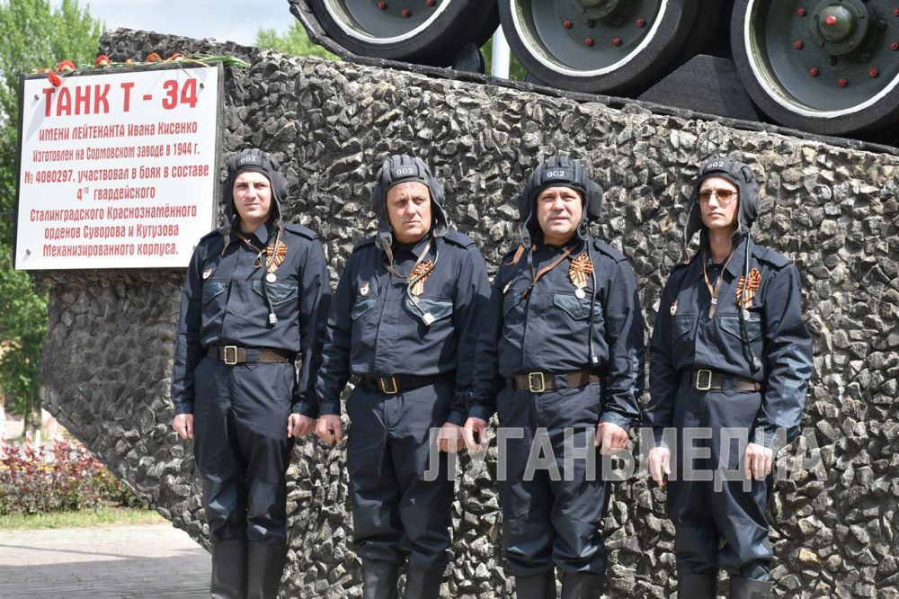 Глава ЛНР Леонид Пасечник посетил торжественный запуск двигателя танка Великой Победы Т-34 имени лейтенанта Ивана Кисенко, установленного на постаменте в районе Острой Могилы Глава ЛНР Леонид Пасечник посетил торжественный запуск двигателя танка Великой Победы Т-34 имени лейтенанта Ивана Кисенко, установленного на постаменте в районе Острой Могилы