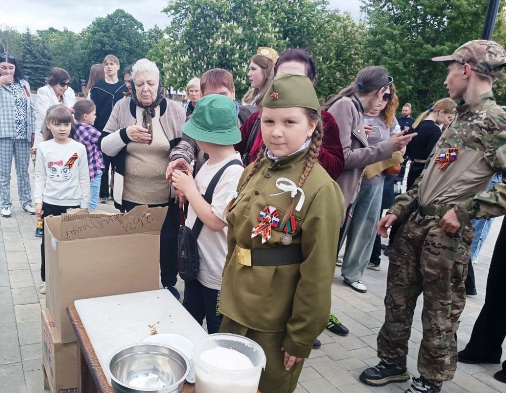В сквере возле центрального городского Дворца культуры имени Ленина прошел впечатляющий солдатский привал «Солдаты мая, слава вам навеки» В сквере возле центрального городского Дворца культуры имени Ленина прошел впечатляющий солдатский привал «Солдаты мая, слава вам навеки»
